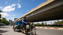 Nắng nóng vẫn còn thiêu đốt Bắc và Trung bộ