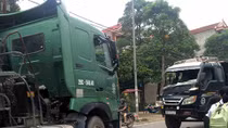 2 xe tải nát đầu trên đường Hồ Chí Minh