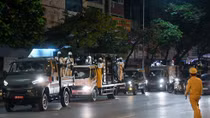 Cận cảnh bộ đội hóa học phun khử trùng toàn diện BV Bạch Mai