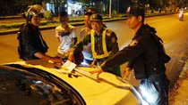 Kiểm tra giao thông phát hiện đối tượng mua bán ma túy, tàng trữ súng