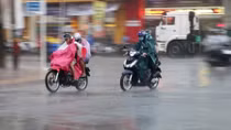Miền Bắc mưa to, Nam bộ tiếp tục nắng nóng