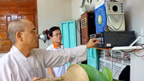 Gặp người tự chế hệ thống loa cảnh báo tàu hỏa ở Phú Yên