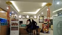 Bi hài "quan xã" hành hung người thân