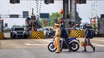 "Nghe lời" Google map, tài xế xe máy chạy thẳng lên cao tốc