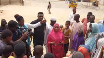 Cạm bẫy rình rập những cô gái tuổi teen trong trại tị nạn ở Nigeria