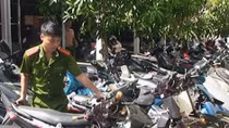 Bắt nhóm vận chuyển xe máy không giấy tờ qua biên giới