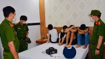 20 thanh niên thuê khách sạn bay lắc giữa mùa dịch