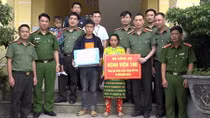 Từ chỉ đạo của Bộ trưởng Tô Lâm, cháu bé 6 tuổi mắc bệnh lạ được Bệnh viện 19-8 đón về Hà Nội chữa trị