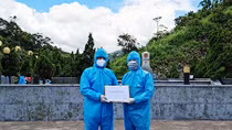 Bàn giao vật tư y tế tặng Công an nước bạn Lào
