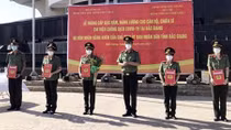 Thăng cấp bậc hàm cho các y, bác sĩ CAND tại Bệnh viện Dã chiến số 2 Bắc Giang