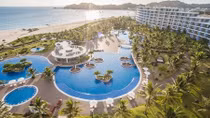 Gia đình Việt săn kỳ nghỉ 5 sao tại resort gần nhà