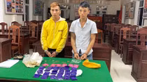 Hai thanh niên thuê taxi vận chuyển hơn 6 nghìn viên ma túy