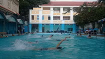 Bài 1: Phổ cập bơi trong trường học: Kỹ năng sống bị lãng quên