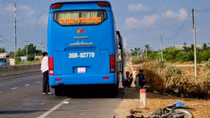 Va chạm với xe khách, 2 vợ chồng chết thảm