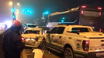 4 xe ô tô tông nhau liên hoàn trên phố