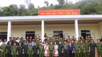 Học viện CSND trao tặng Nhà văn hóa cho bà con xã biên giới