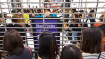 "Thượng đế" chen nhau mua sắm hàng hiệu ngày Black Friday