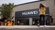 Mỹ bất ngờ nới lỏng lệnh cấm đối với Huawei