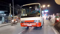 Xe đưa rước công nhân va chạm xe máy, một phụ nữ mang thai tử vong