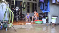 Mưa ập đến lúc nửa đêm, TP Điện Biên Phủ "chìm nghỉm" trong nước