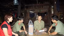 Khám bệnh, cấp thuốc miễn phí cho người dân vùng sâu huyện Đà Bắc