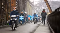 Sáng sớm Hà Nội có mưa, đêm trở lạnh