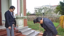 Đại sứ Nhật Bản đến thăm gia đình bé gái Việt bị sát hại