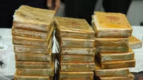 Truy tố 2 đối tượng vận chuyển 30 bánh heroin