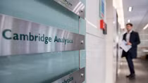 Bê bối dữ liệu người dùng Facebook, Cambridge Analytica tuyên bố phá sản
