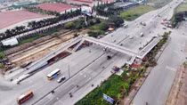 Lạ lẫm cầu vượt chữ Z "2 trong 1" ở Hà Nội