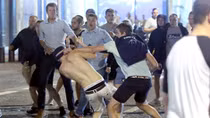 Hooligan Pháp tấn công cổ động viên Anh tại Lyon