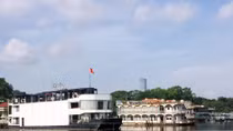 Du thuyền, nhà hàng nổi trên hồ Tây vẫn phớt lờ lệnh cấm