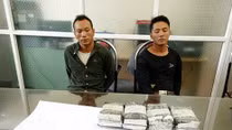 Bắt 2 đối tượng vận chuyển 8 bánh heroin ở Lào Cai