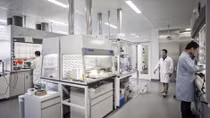 Điều tra nghi án hối lộ để bán thuốc giá cao
