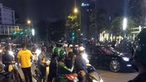 Gây tai nạn, tài xế ô tô rút dao đâm trọng thương nạn nhân đi xe máy 