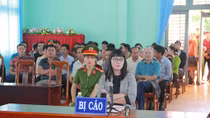 Phạt Huỳnh Thục Vy 2 năm 9 tháng tù giam về tội “xúc phạm Quốc kỳ”