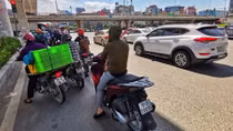 Hà Nội ngột ngạt trong cái nóng 40 độ