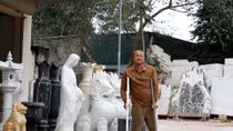 Giám đốc tật nguyền trả nợ nhân gian
