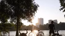 Hà Nội dịu dàng trong sắc nắng đầu thu