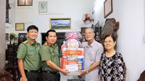 Công an tỉnh An Giang thăm hỏi gia đình nguyên lãnh đạo tỉnh và Công an tỉnh