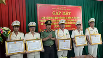 Trao Huân chương Bảo vệ Tổ quốc hạng ba cho12 cá nhân Công an tỉnh Đắk Nông