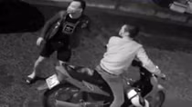 Phê ma túy chở nhau đi đập phá hàng loạt ôtô 