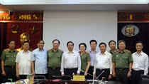 Ban Tổ chức Trung ương làm việc với Bộ Công an về công tác đào tạo, bồi dưỡng cán bộ