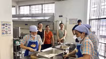 Phụ huynh cùng tham gia giám sát bếp ăn trường học