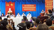 Tiểu thương kinh doanh nông sản tại chợ cũ Long Xuyên chỉ được bán lẻ