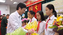 Trao 420 triệu đồng học bổng cho học sinh nghèo hiếu học