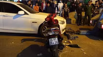 Cô gái trẻ chết thảm sau chạm với xe BMW do nữ tài xế điều khiển
