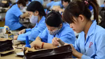 Giảm lương hưu của lao động nữ là bất hợp lý