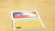 Chiêm ngưỡng iPhone X mạ vàng đầu tiên tại Việt Nam