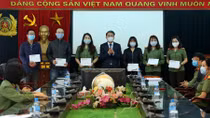 Trao 33 suất quà tặng phóng viên Báo CAND tích cực trong công tác tuyên truyền phòng, chống dịch 